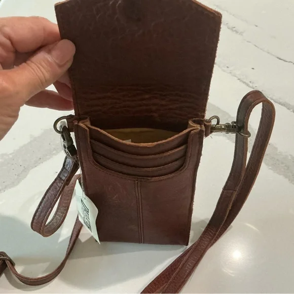 NWT Leather Crossboddy Phone/Card Case - Picture 4 of 6